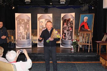 Александр Макаревич принял участие в открытии выставки, посвященной жизни и творчеству народной артистки России Маргариты Конториной