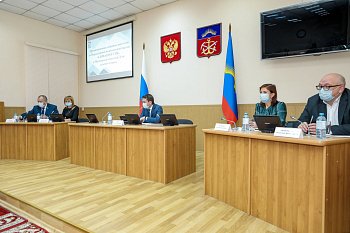 В Думе состоялись рабочие встречи Губернатора области Андрея Чибиса с депутатами регионального парламента