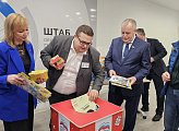 Депутаты областной Думы присоединились к акции "Коробка храбрости"