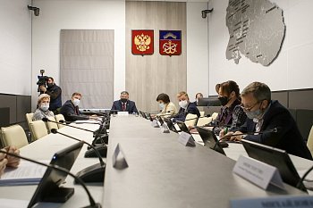 Состоялось заседание комитета областной Думы по законодательству, государственному строительству и местному самоуправлению  под председательством Владимира Мищенко