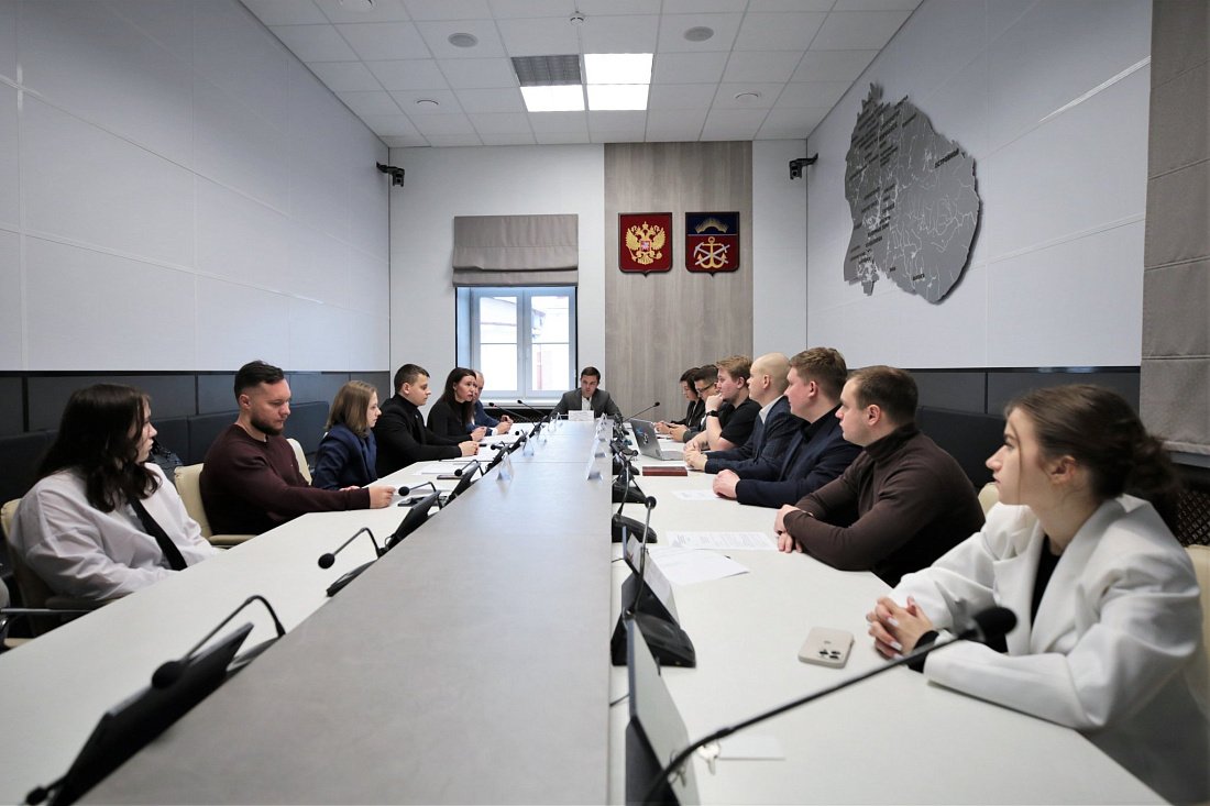 Состоялось заседание Общественной молодежной палаты при Мурманской областной Думе