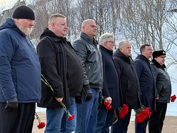 В Заозерске почтили память экипажа АПЛ "Комсомолец"