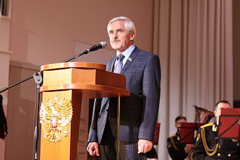 Председатель профильного комитета областной Думы Михаил Ильиных принял участие в мероприятии посвященном пятилетию со дня образования 701 центра материально-технического обеспечения Северного флота      