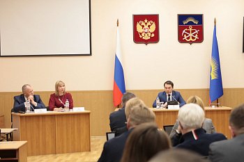 В Думе состоялись рабочие встречи Губернатора области  Андрея Чибиса с депутатами фракций регионального парламента