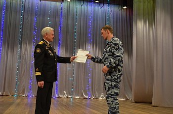 Председатель профильного комитета Думы Михаил Ильиных поздравил личный состав мурманского ОМОНа с 25-летием со дня основания