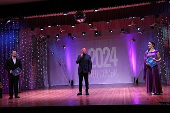 В Североморском Доме детского творчества  прошел праздничный концерт "Семья – источник вдохновения!"