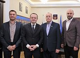 В Думе состоялась рабочая встреча главы регионального парламента Сергея Дубового с заместителем Председателя Государственной Думы ФС РФ Владиславом Даванковым