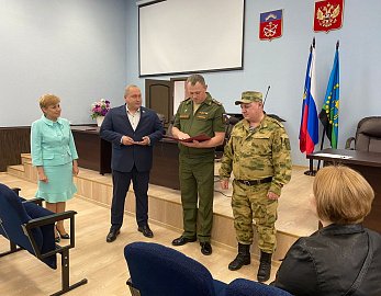 Александр Богович вручил медаль «За отвагу» участнику СВО.