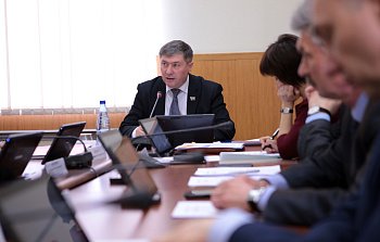 Состоялось очередное заседание комитета Думы по законодательству и государственному строительству под председательством Владимира Мищенко 