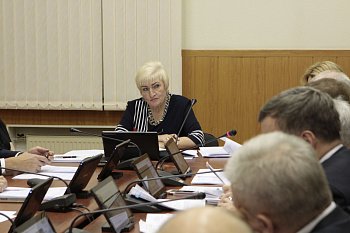 Состоялось очередное заседание комитета Думы по социальной политике и охране здоровья под председательством Надежды Максимовой 