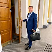 подал документы в избирательную комиссию Мурманской области для участия в выборах депутатов Государственной Думы Федерального Собрания Российской Федерации девятого созыва по 130-му Мурманскому одномандатному избирательному округу.