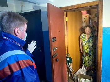 "Волонтер дня" - Депутат Мурманской областной Думы, член фракции "ЕДИНАЯ РОССИЯ", Руководитель региональной общественной приемной Партии Юрий Шадрин доставил продукты и лекарства пожилым мурманчанам 