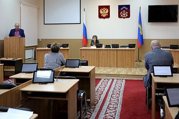 В областной Думе прошло заседание комитета по образованию, науке, культуре, делам семьи, молодежи и спорту под председательством Ларисы Кругловой