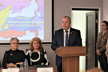 Спикер областной Думы Сергей Дубовой поздравил сотрудников Управления Министерства юстиции Российской Федерации по Мурманской области с 220-летием Минюста России