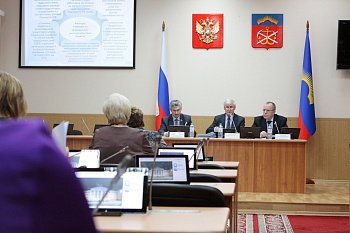 О проекте закона Мурманской области "Об областном бюджете на 2018 год и на плановый период 2019 и 2020 годов" шла речь на заседании комитета по бюджету, финансам и налогам под председательством Бориса Пищулина