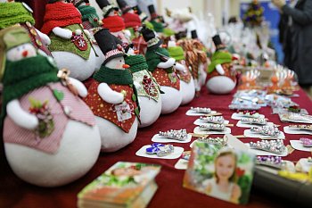 В Мурманской областной Думе прошла  благотворительная выставка-ярмарка творческих работ 