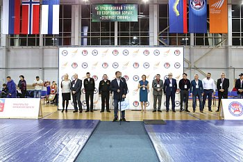 В Легкоатлетическом манеже Мурманска прошел юбилейный турнир по спортивной борьбе «Северное Сияние»