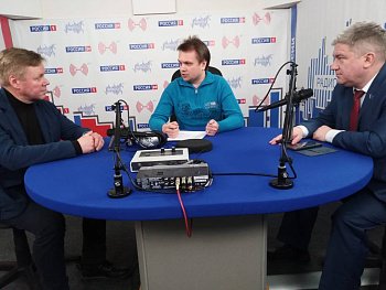 Юрий Шадрин в эфире Радио России обсудил вопросы местного самоуправленияи и парламентаризма