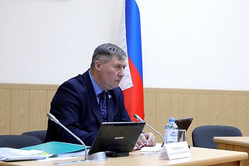 Координатор партийного проекта Локомотивы роста Владимир Мищенко: Важно направить средства на переобучение и создание постоянных рабочих мест. Только таким образом, на мой взгляд, возможно кардинально решить проблему безработицы