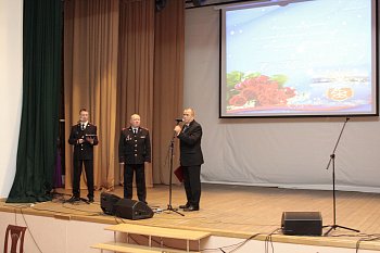 Председатель Думы Сергей Дубовой поздравил сотрудников Мурманского линейного отдела МВД России на транспорте с 80-летием подразделения и профессиональным праздником 