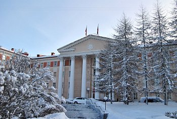 Депутат областной Думы Борис Пищулин поздравил с юбилеем коллектив Детской музыкальной школы города Заполярный 