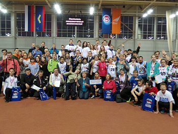 Первый заместитель Председателя областной Думы Владимир Мищенко и депутат регионального парламента Герман Иванов наградили участников традиционной спартакиады "Фестиваль неограниченных возможностей"