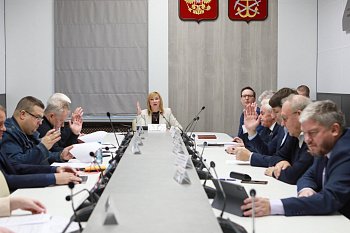 Дума приняла к рассмотрению проект областного бюджета на 2026 год и на последующие два года