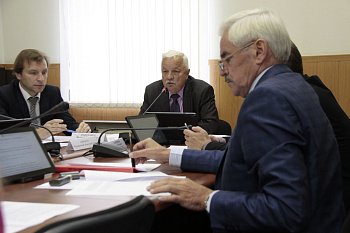 Состоялось заседание комитета областной Думы по природопользованию, экологии, рыбохозяйственному и агропромышленному комплексу под председательством Валерия Пантелеева 