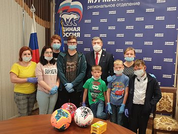 В Мурманске наградили участников акции «Победа из моего окна»