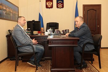 В Думе состоялась рабочая встреча главы регионального парламента Сергея Дубового с депутатом Государственной Думы Григорием Шилкиным