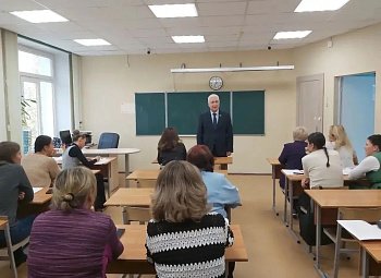 Уважаемые земляки, 9 сентября провел встречи с коллективом Кадетской школы города Мурманска и жителями микрорайона по улице Баумана дома № 32