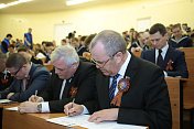 Глава регионального парламента Сергей Дубовой принял участие в «Диктанте Победы»
