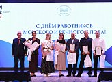 Работники Мурманского морского торгового порта принимают поздравления с профессиональным праздником