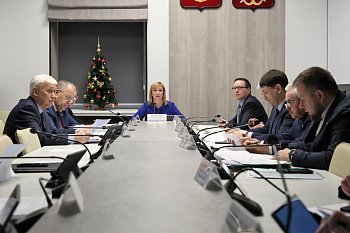 Депутаты обсудили проект закона об областном бюджете на 2024 год и предстоящий период во втором чтении