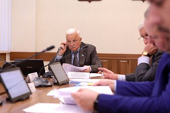 Состоялось заседание комитета по природопользованию, экологии, рыбохозяйственному и агропромышленному комплексу под председательством Валерия Пантелеева