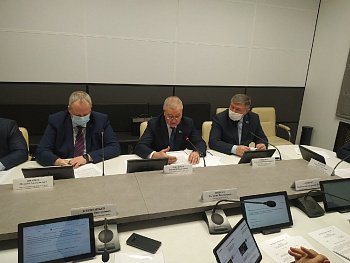  Василий Омельчук и Михаил Павлов надеются на поддержку представителями области в Госдуме поправки в федеральный закон об изменениях в ФЗ "О теплоснабжении".