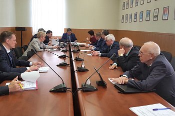 Состоялось очередное заседание комитета Думы по законодательству и государственному строительству под председательством Владимира Мищенко 