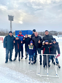 Александр Богович принял участие в мастер-классе по конькобежному спорту для детей.