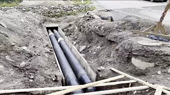 Роман Пономарев проверил ход выполнения работ по ремонту дворовой территории в округе