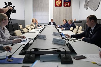 Станислав Гонтарь провел заседание комитета по социальной политике и делам семьи в областной Думе 