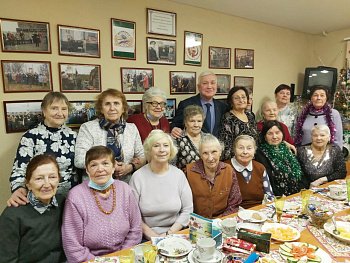 Сегодня депутат Мурманской областной Думы Михаил Викторович Белошеев принял участие в новогоднем огоньке членов Совета ветеранов Первомайского округа города Мурманска