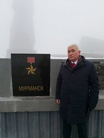 В День неизвестного солдата принял участие в торжественном митинге у мемориального комплекса Защитникам Советского Заполярья
