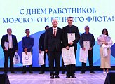 Работники Мурманского морского торгового порта принимают поздравления с профессиональным праздником