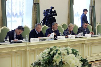 Депутаты Мурманской областной Думы выступили на заседании постоянного комитета Парламентской Ассоциации Северо-Запада России по социальной политике в Санкт-Петербурге