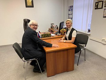 Депутат областной Думы Виктор Сайгин провёл рабочую встречу с Президентом Федерации художественной гимнастики Мурманской области Натальей Найденовой
