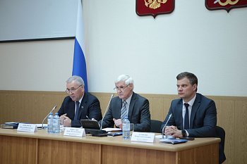 Василий Омельчук принял участие в публичных слушаниях по проекту закона «Об исполнении областного бюджета за 2018 год»