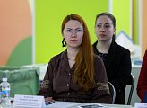 Поддержку семей с детьми в Мурманской области обсудили участники круглого стола