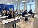 Александр Богович принял участие в написании пробного теста ЕГЭ по истории в рамках Всероссийской акции «Сдаём вместе. День сдачи ЕГЭ родителями».