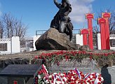 Уважаемые земляки, 6 мая принял участие в торжественном открытии «Вахты Памяти», которое традиционно состоялась около памятника Герою Советского Союза, мурманчанину Анатолию Фёдоровичу Бредову
