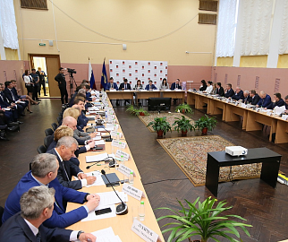 Василий Омельчук принял участие в заседании областного правительства в Мончегорске